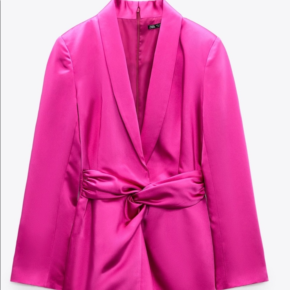 Silk collared blazer dress! It’s mid thigh and had a great fit!